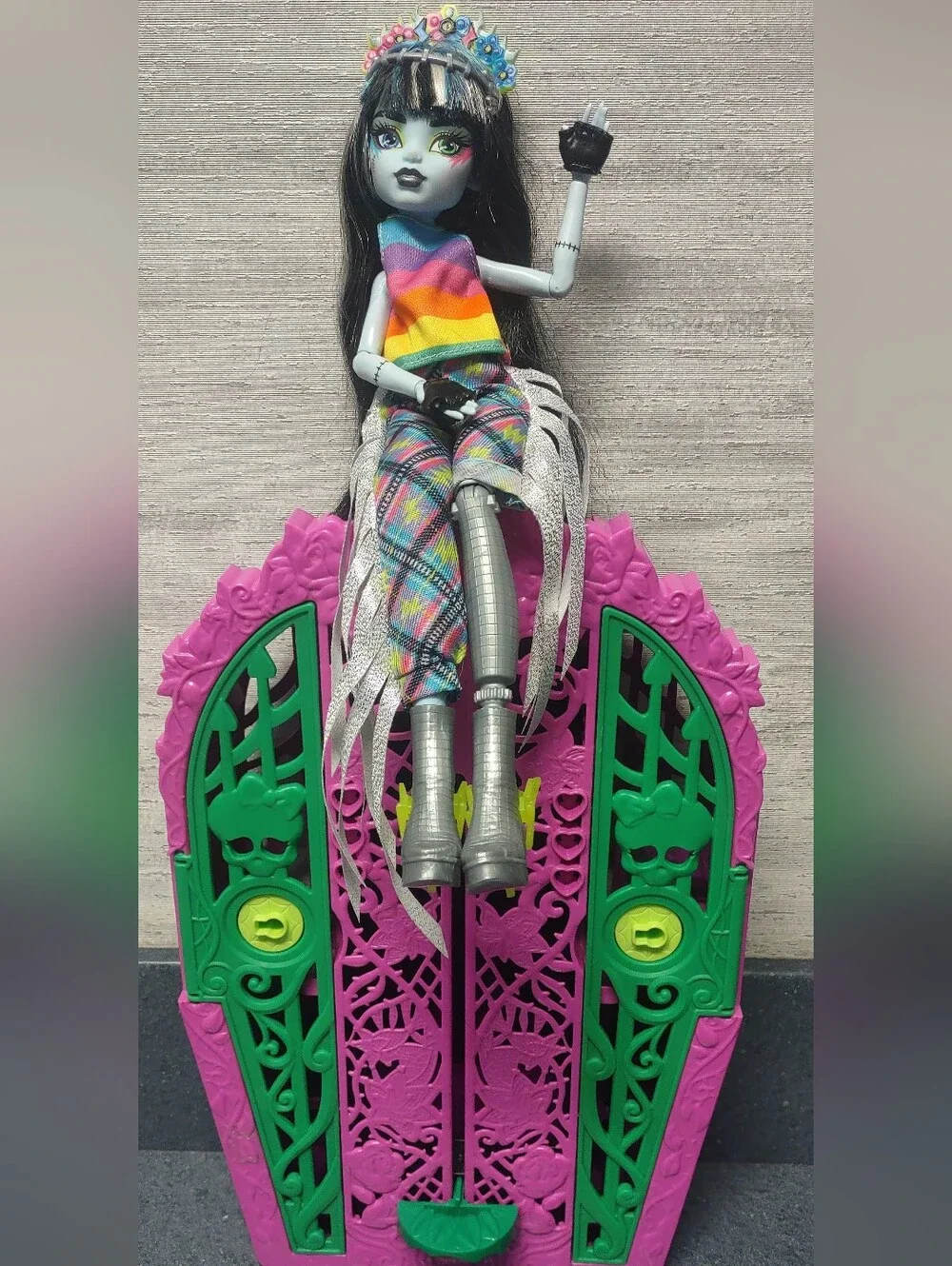 Monster High Doll Lot - G3 Monster Fest Frankie Stein + Coffin Locker Set Bundle